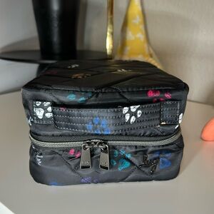 Lug Wingback Hanging Toiletry Case Paws Style